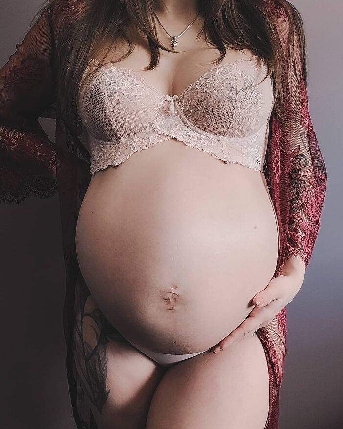 30 Mothers Are Sharing Realistic Pictures Of Baby Bumps And Pregnant Bodies To Fight Toxic Standards
