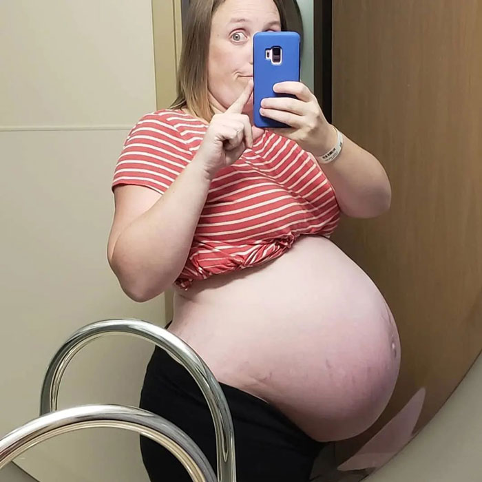 30 Mothers Are Sharing Realistic Pictures Of Baby Bumps And Pregnant Bodies To Fight Toxic Standards