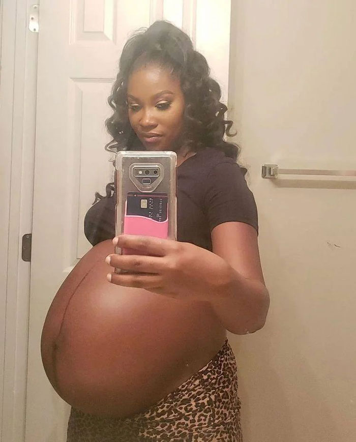 30 Mothers Are Sharing Realistic Pictures Of Baby Bumps And Pregnant Bodies To Fight Toxic Standards