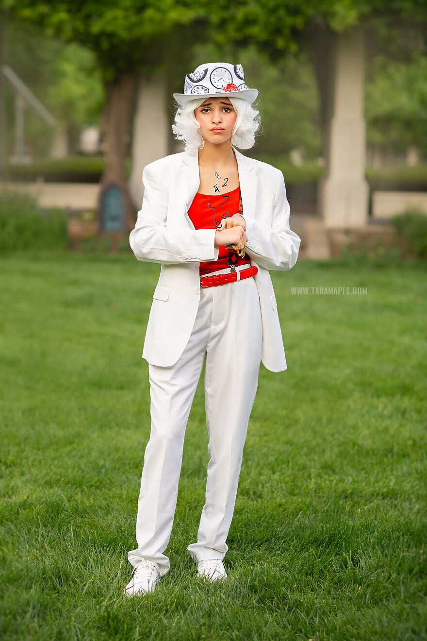 Modern Alice: I Photographed People As Alice In Wonderland Characters Hanging Out In The Modern World (23 Pics)