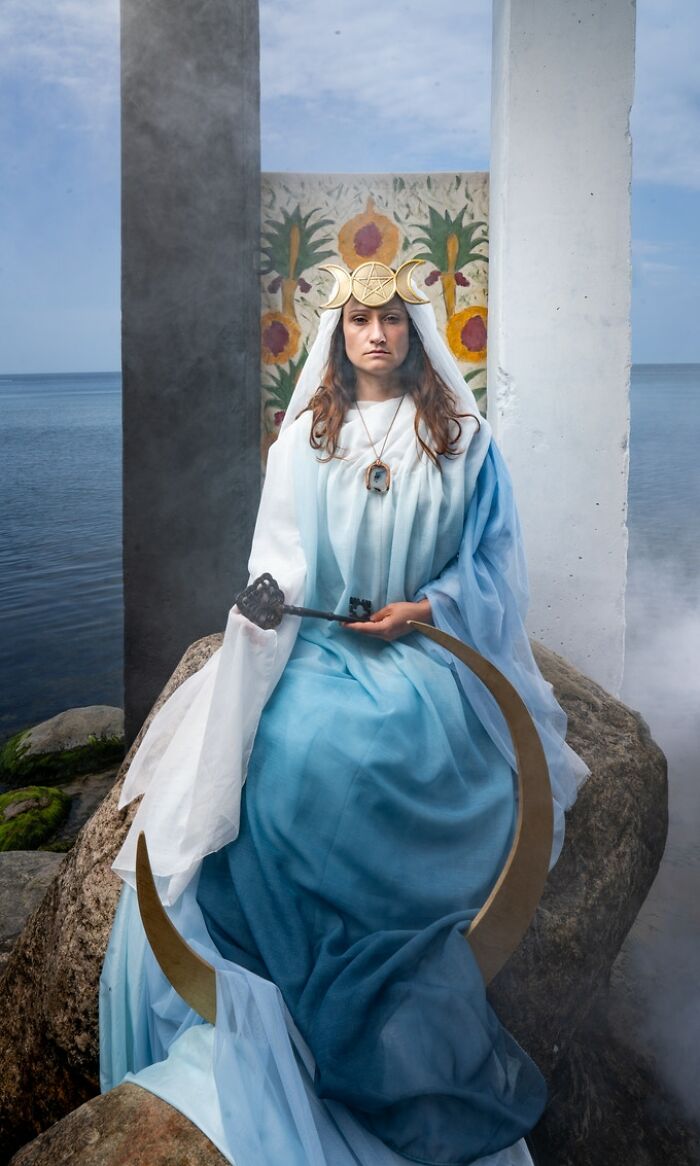 We Created A Handmade Deck On The 78 Arcana Tarot And Filmed Them With A Camera (8 Pics)