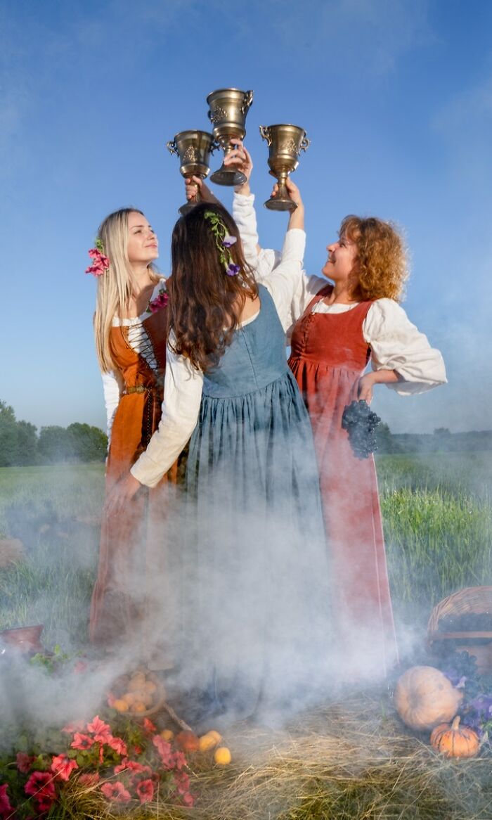 We Created A Handmade Deck On The 78 Arcana Tarot And Filmed Them With A Camera (8 Pics)