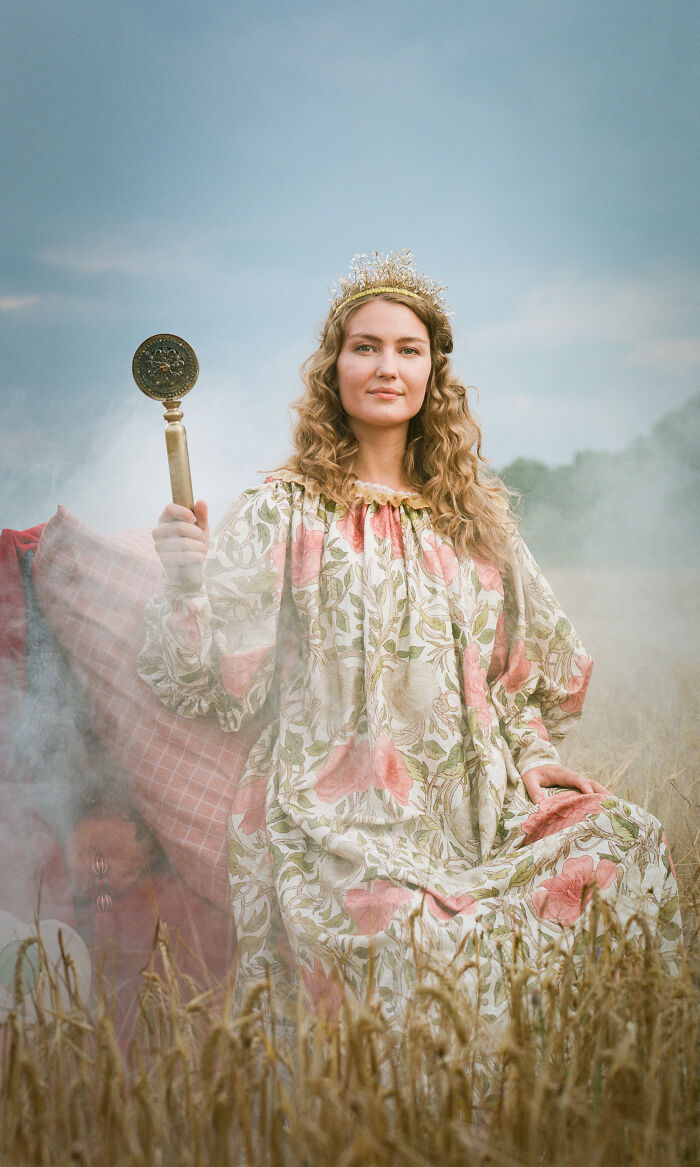 We Created A Handmade Deck On The 78 Arcana Tarot And Filmed Them With A Camera (8 Pics)