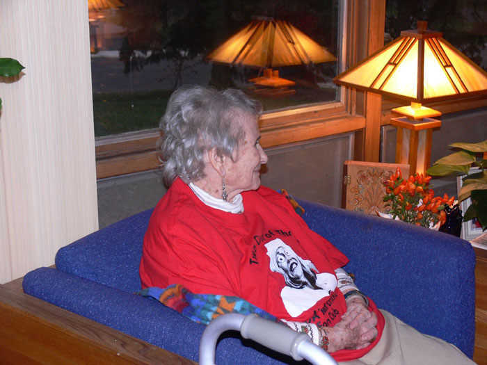 Woman Honors Her Mother&rsquo;s Wish To Pass On Her Last $700 To The Youngest, &ldquo;Parasite&rdquo; Sister, Maliciously Complies