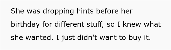 Girlfriend Starts Drama After Boyfriend Chose Not To Get Her A Birthday Present, Asks The Internet If He Was Right