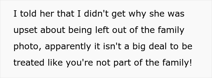 18-Year-Old Takes Cheesy “Family” Pics With Her Friends After She Found Out That Her Family Excluded Her From Their Easter Card Photoshoot 18-Year-Old Takes Cheesy “Family” Pics With Her Friends After She Found Out That Her Family Excluded Her From Their Easter Card Photoshoot