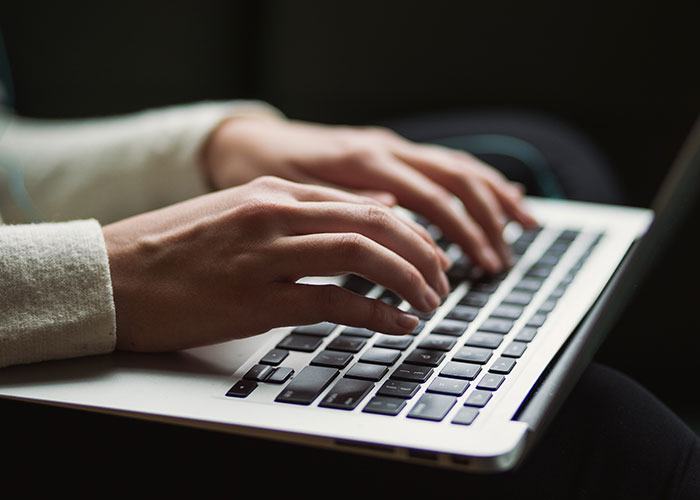 30 Times People Noticed Something Was Off About Their Friend's Significant Other And Were Proven To Be Right Later