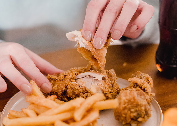 30 Times People Noticed Something Was Off About Their Friend's Significant Other And Were Proven To Be Right Later