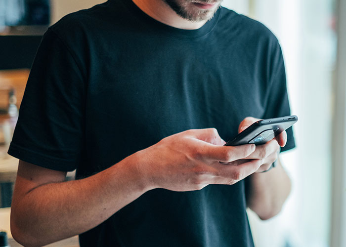 30 Times People Noticed Something Was Off About Their Friend's Significant Other And Were Proven To Be Right Later