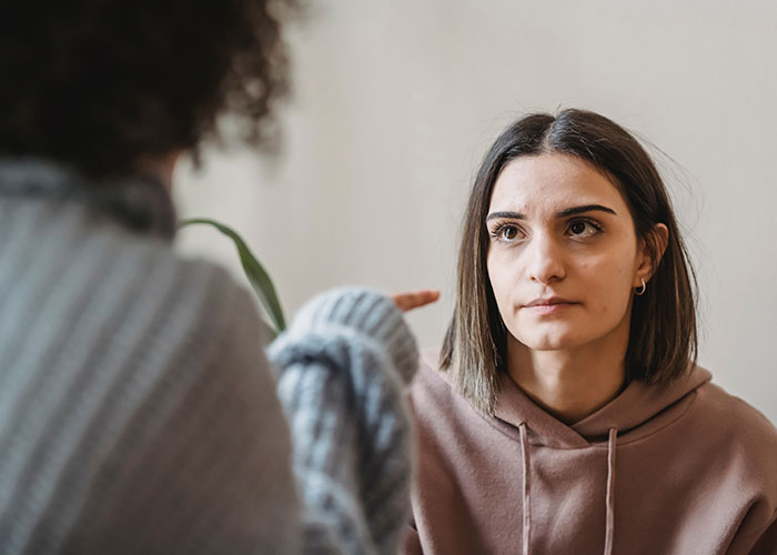 30 Times People Noticed Something Was Off About Their Friend's Significant Other And Were Proven To Be Right Later