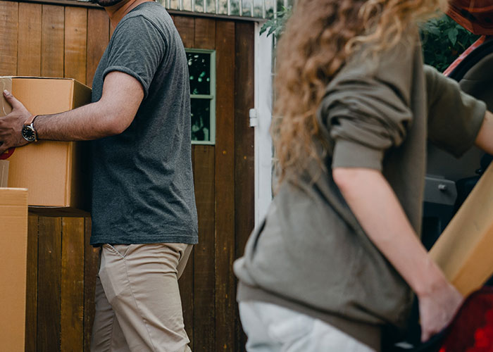 30 Times People Noticed Something Was Off About Their Friend's Significant Other And Were Proven To Be Right Later