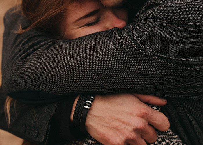 30 Times People Noticed Something Was Off About Their Friend's Significant Other And Were Proven To Be Right Later