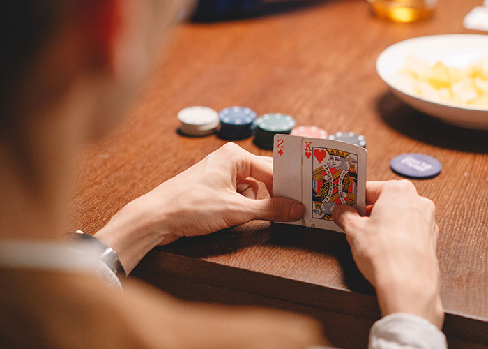 30 Times People Noticed Something Was Off About Their Friend's Significant Other And Were Proven To Be Right Later