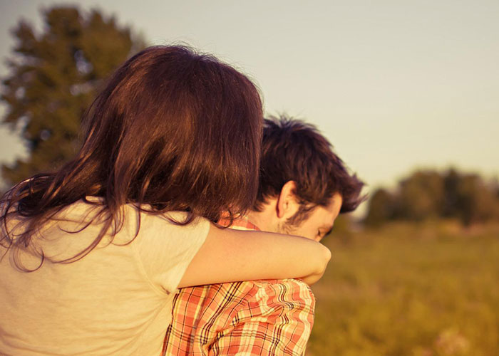 30 Times People Noticed Something Was Off About Their Friend's Significant Other And Were Proven To Be Right Later