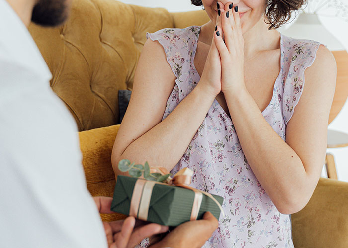 30 Times People Noticed Something Was Off About Their Friend's Significant Other And Were Proven To Be Right Later