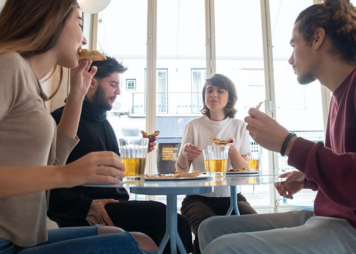 30 Times People Noticed Something Was Off About Their Friend's Significant Other And Were Proven To Be Right Later