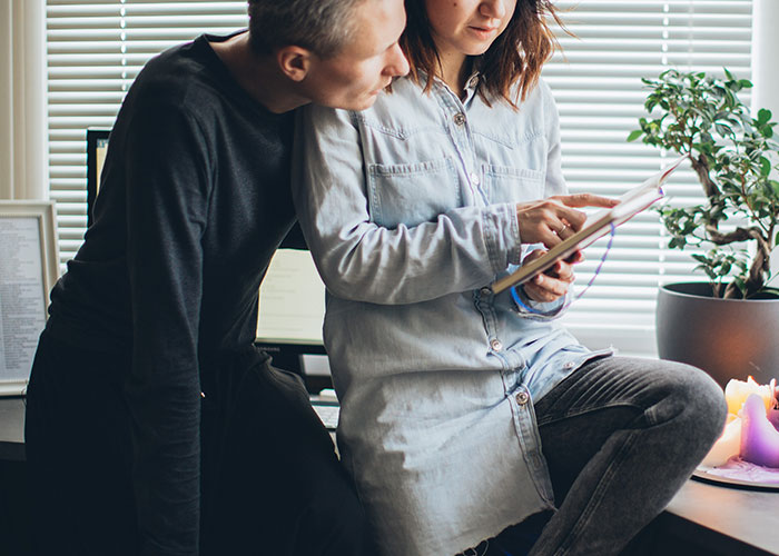 30 Times People Noticed Something Was Off About Their Friend's Significant Other And Were Proven To Be Right Later