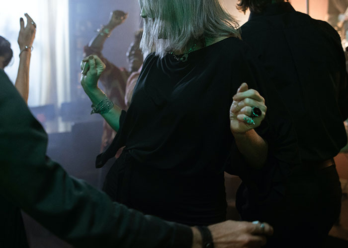 30 Times People Noticed Something Was Off About Their Friend's Significant Other And Were Proven To Be Right Later