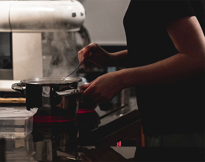 Boyfriend Flips Out After Girlfriend Makes Him Dinner From "Scraps", She Asks If She's The Jerk Here