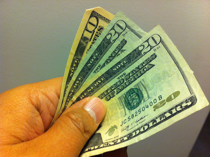 Woman Honors Her Mother&rsquo;s Wish To Pass On Her Last $700 To The Youngest, &ldquo;Parasite&rdquo; Sister, Maliciously Complies