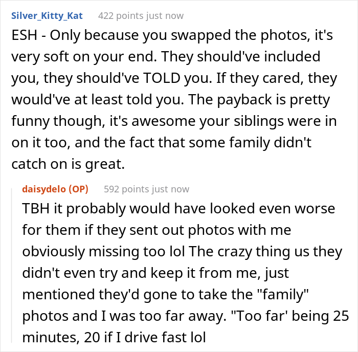 18-Year-Old Takes Cheesy “Family” Pics With Her Friends After She Found Out That Her Family Excluded Her From Their Easter Card Photoshoot 18-Year-Old Takes Cheesy “Family” Pics With Her Friends After She Found Out That Her Family Excluded Her From Their Easter Card Photoshoot