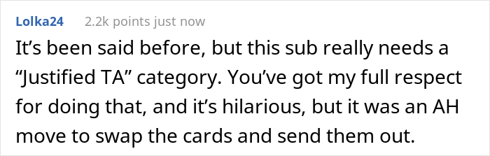 18-Year-Old Takes Cheesy “Family” Pics With Her Friends After She Found Out That Her Family Excluded Her From Their Easter Card Photoshoot 18-Year-Old Takes Cheesy “Family” Pics With Her Friends After She Found Out That Her Family Excluded Her From Their Easter Card Photoshoot