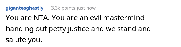 18-Year-Old Takes Cheesy “Family” Pics With Her Friends After She Found Out That Her Family Excluded Her From Their Easter Card Photoshoot 18-Year-Old Takes Cheesy “Family” Pics With Her Friends After She Found Out That Her Family Excluded Her From Their Easter Card Photoshoot