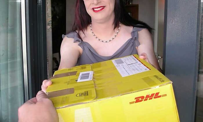 Woman Sick And Tired Of Her Neighbor Treating Her Like A Concierge Because She Gets All Of Their Packages Woman Sick And Tired Of Her Neighbor Treating Her Like A Concierge Because She Gets All Of Their Packages