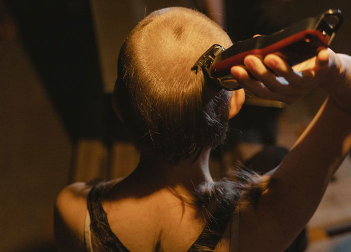 Student Decides To Test If This Flatmate Is Really Copying All Her Looks, Fakes Shaving Her Head As A Trap, Drama Ensues