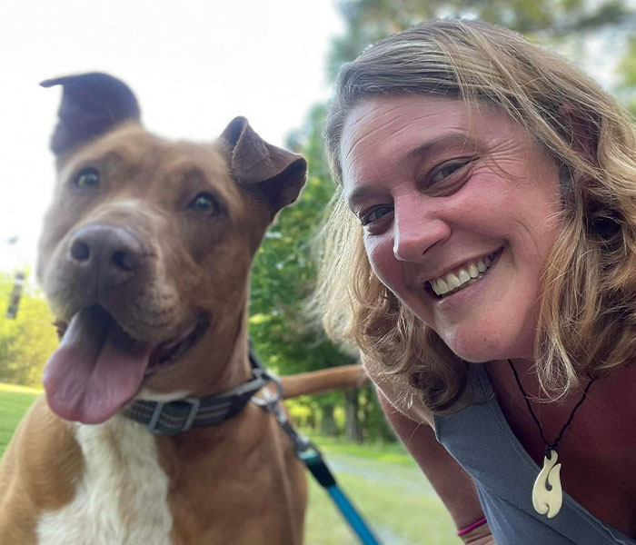 Married Couple Wake Up To Find A Mystery Dog Sleeping In Their Bed Married Couple Wake Up To Find A Mystery Dog Sleeping In Their Bed
