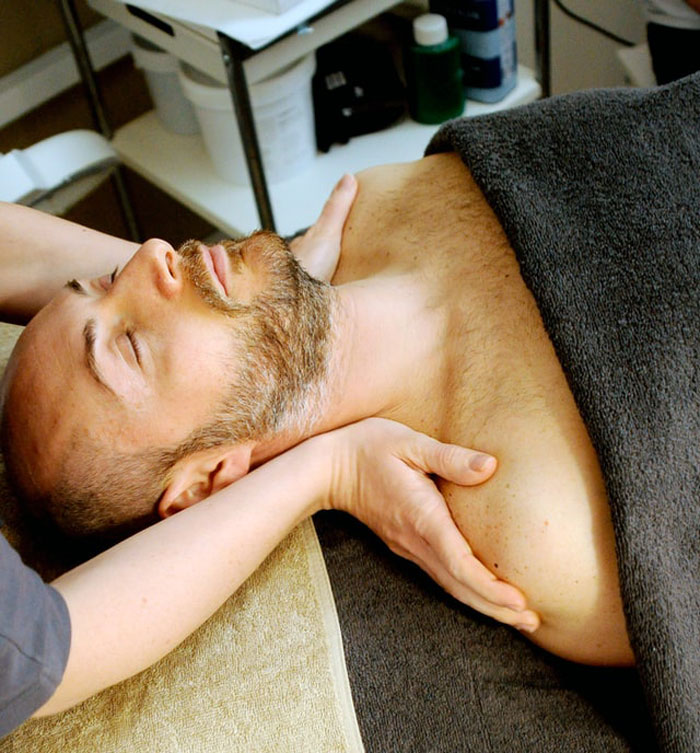 Straight Guys Are Sharing 30 Everyday Things They Secretly Do That Society Calls "Gay"