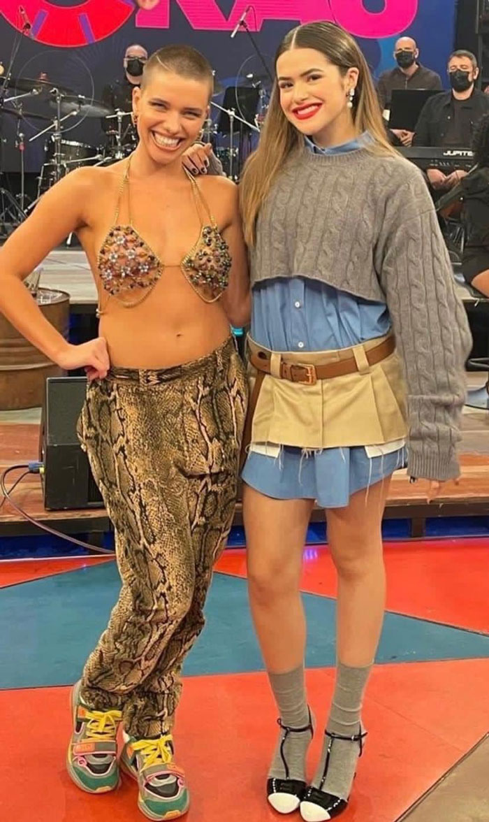 No le cubro la cara porque es famosa aquí en Brasil....¿pero por qué?