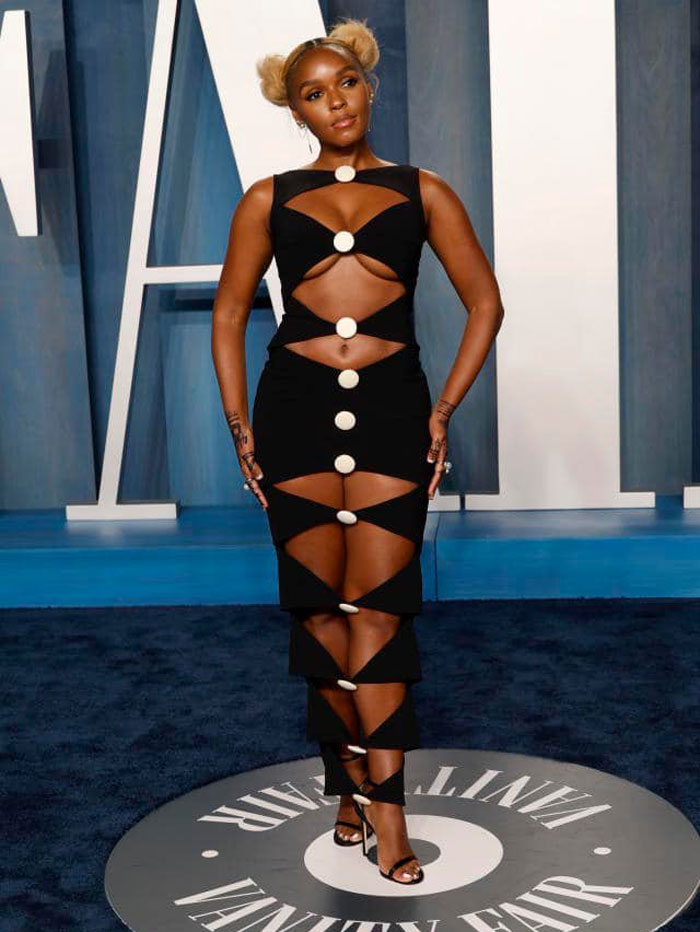 Not Hiding Her Face Cos She’s Famous