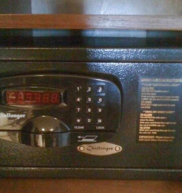 Mi esposa compró palomitas de maíz porque tenemos un microondas en la habitación del hotel