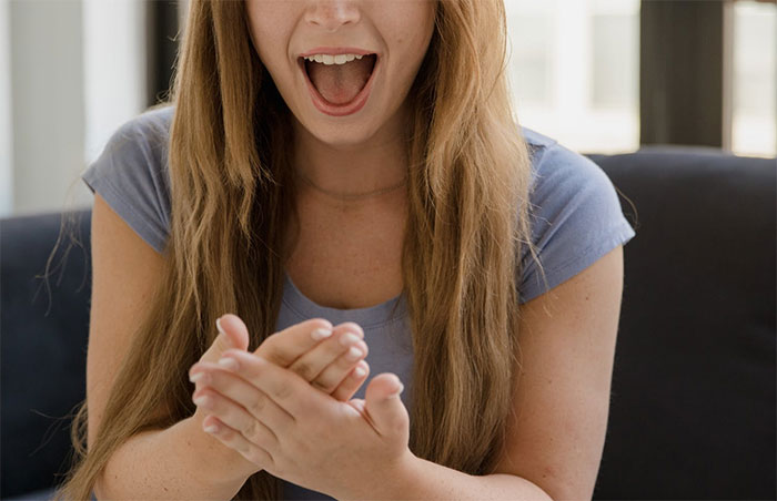 'Karen' Asks Employee To Remove Her 'Earbuds' Even After She Explains That It's Actually Hearing Aids, Malicious Compliance Ensues