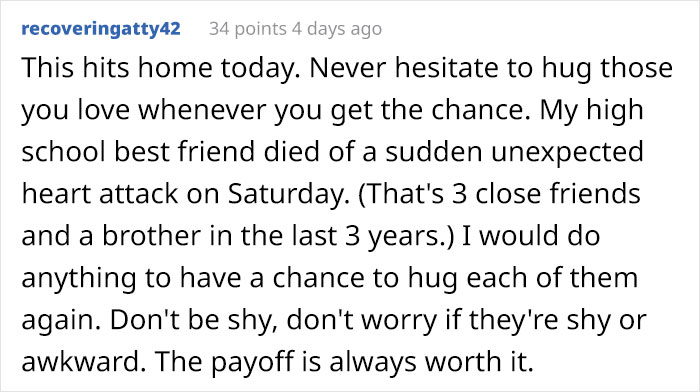 Australian Man Draws A "Hug Here" Spot Outside His House, Capturing Many Heartwarming Moments On His Security Camera