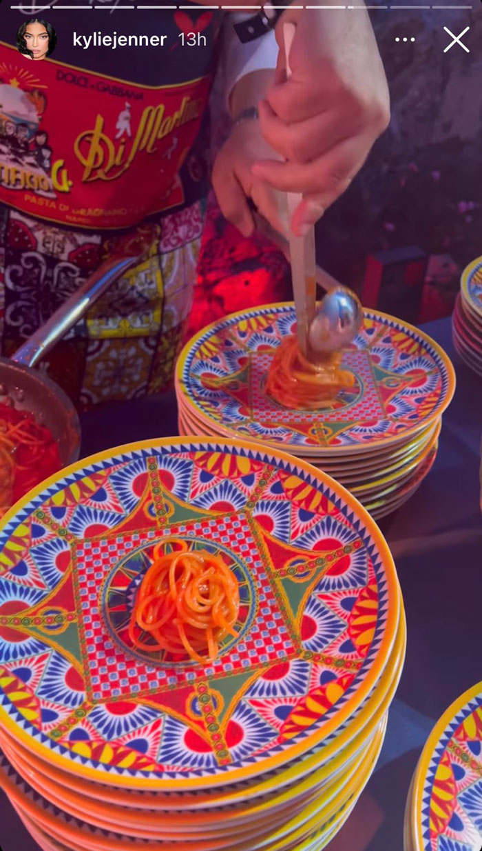 People Online Are Discussing The Tiny Portions Of Food At The Kardashian-Barker Wedding After Kylie Jenner's Viral Video