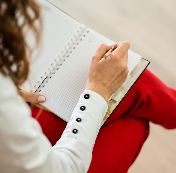 Boss Lies To New Hire About Accommodating Her Vacation Request, Is Flabbergasted When She Quits On The Spot