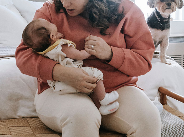 New Mom Warns Her Friend To Wear A Bra Before Meeting Baby, She Doesn't Listen And Calls Her Misogynistic