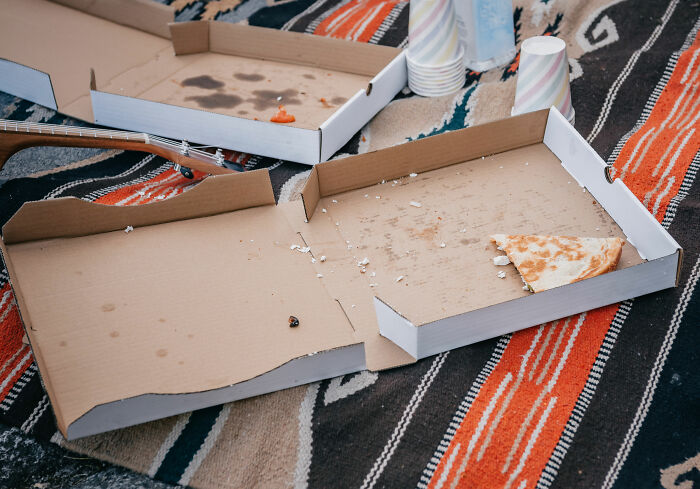 This Thread Has People Sharing Stories About Lunatic Roommates, And Here Are 30 Of The Most Nightmarish Ones