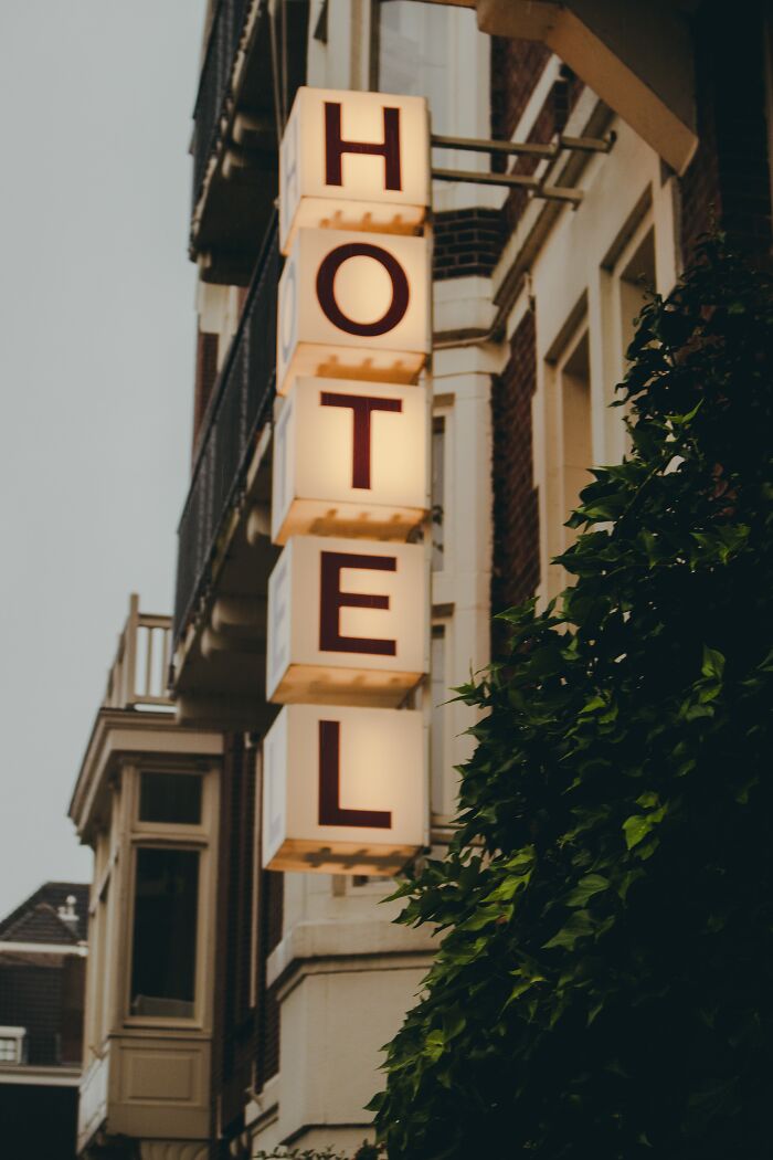 30 Of The Worst Hotel Experiences, As Told By The People Who Survived It