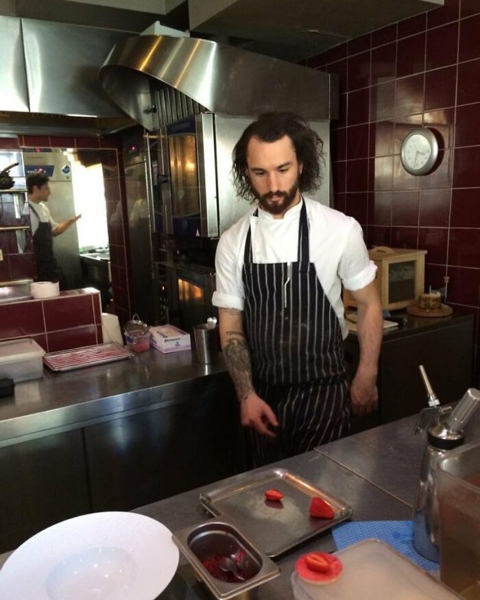 "Never Come Back To My Restaurant": Chef Bans Rude Restaurant Patrons And Gives $1,350 Bill To 22 Y.O. Employee They Disrespected