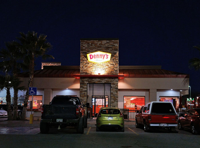 35 Times Service Industry Workers Celebrated Moments Of 'Instant Karma' After Dealing With Extremely Rude Customers