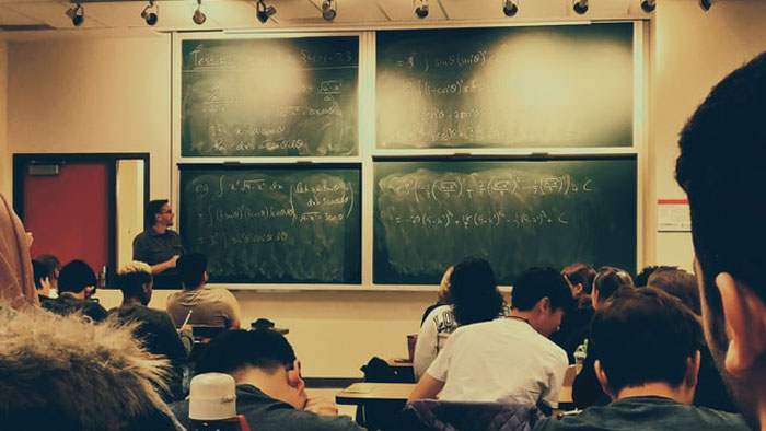 People Are Sharing 30 Things Their Teachers Did That Made Everyone Respect Them Or Had Quite The Opposite Effect