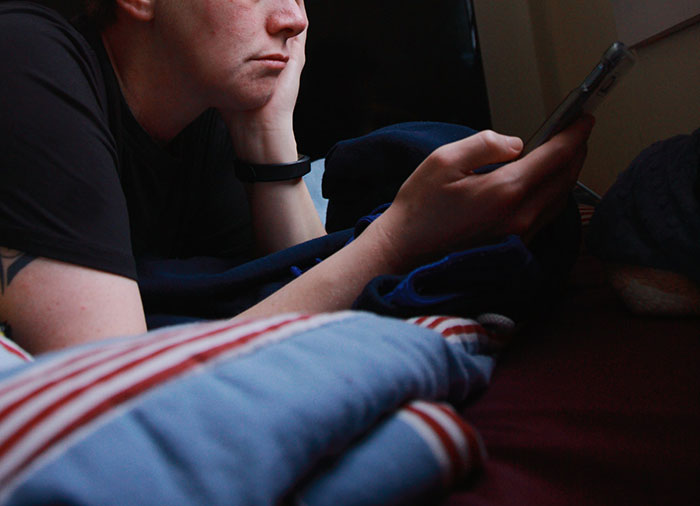 Client Wants Artist To Pay Them $1K As "Security", Gets Shamed Online