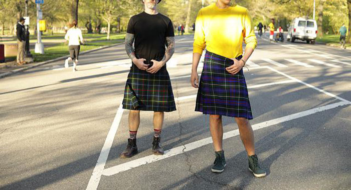 20 Hombres heterosexuales comparten cosas cotidianas que hacen en secreto y que la sociedad llama "gay"