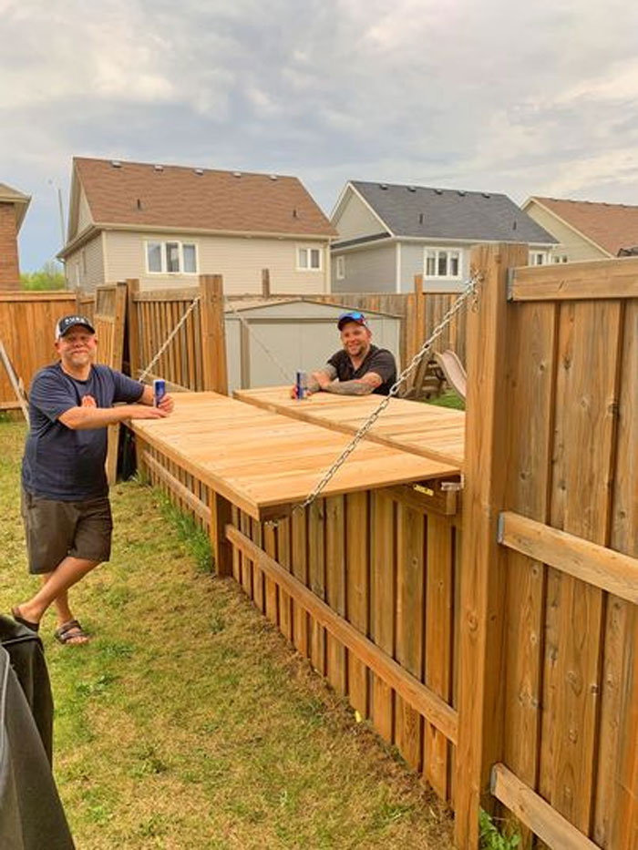 ¡El distanciamiento social hecho correctamente por dos vecinos!