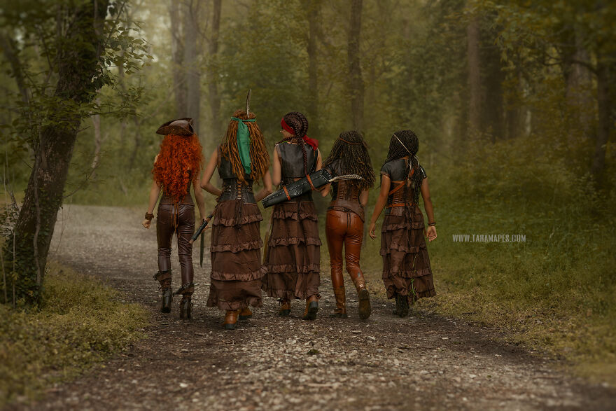 The Lost Girls (19 Pics)