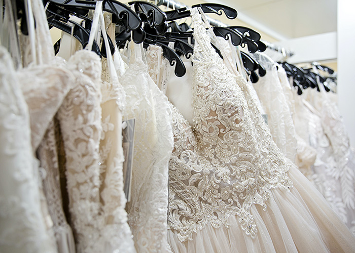 Size 30 Bride Demands To Try On A Size 14 Wedding Dress, Saleswoman Asks If She Was A Jerk To Give Her A Reality Check Size 30 Bride Demands To Try On A Size 14 Wedding Dress, Saleswoman Asks If She Was A Jerk To Give Her A Reality Check