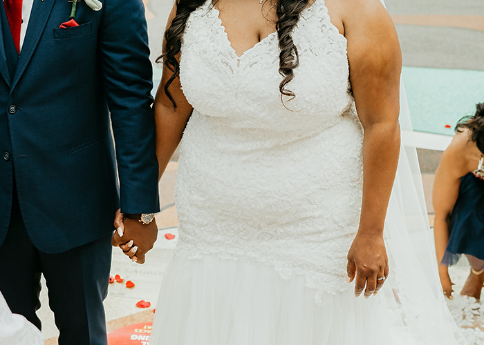 Size 30 Bride Demands To Try On A Size 14 Wedding Dress, Saleswoman Asks If She Was A Jerk To Give Her A Reality Check Size 30 Bride Demands To Try On A Size 14 Wedding Dress, Saleswoman Asks If She Was A Jerk To Give Her A Reality Check